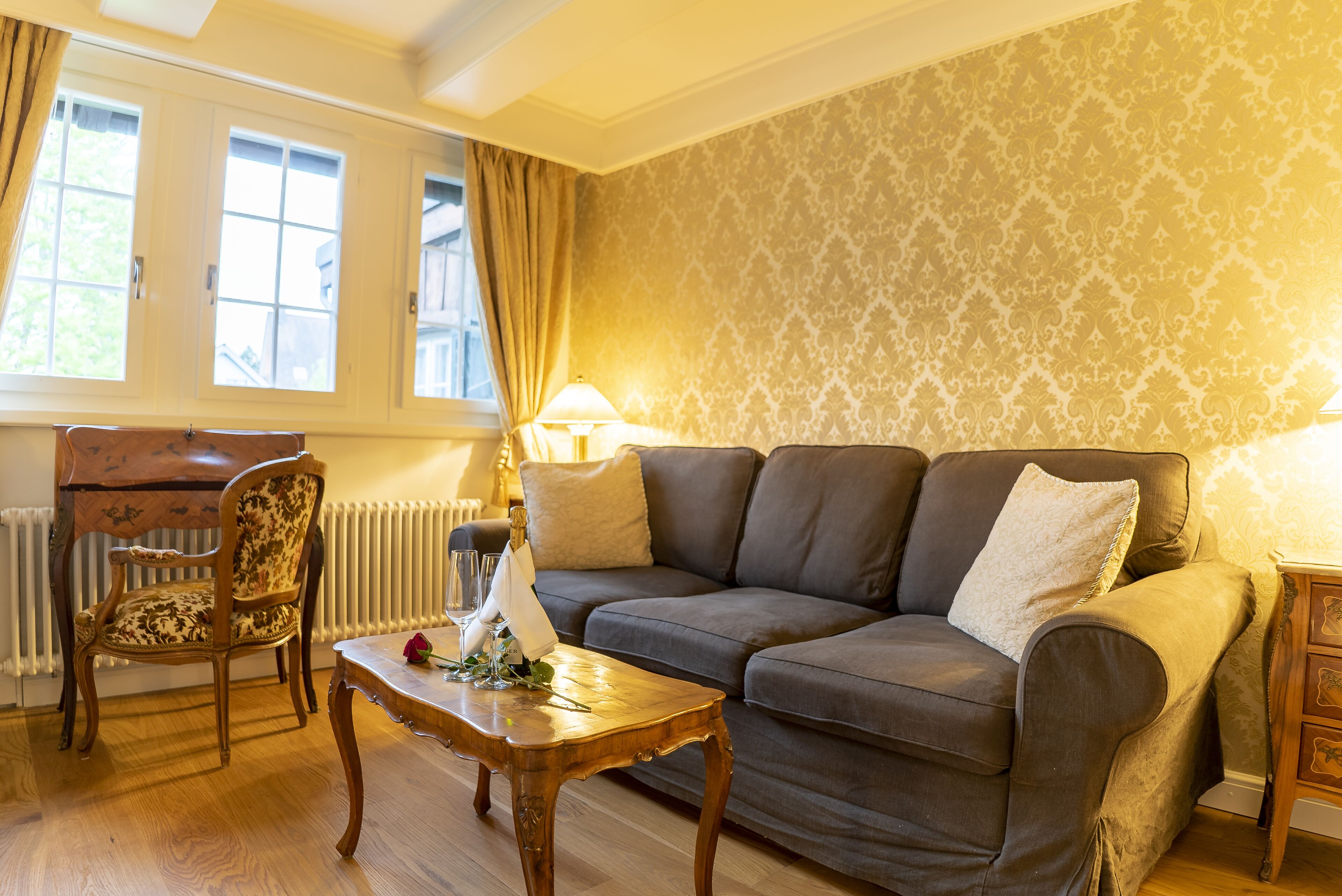 junior studio suite | 1 bedroom, hypo-allergenic bedding, individually decorated