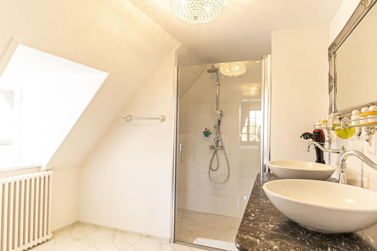 suite | bathroom | free toiletries, hair dryer, towels, soap
