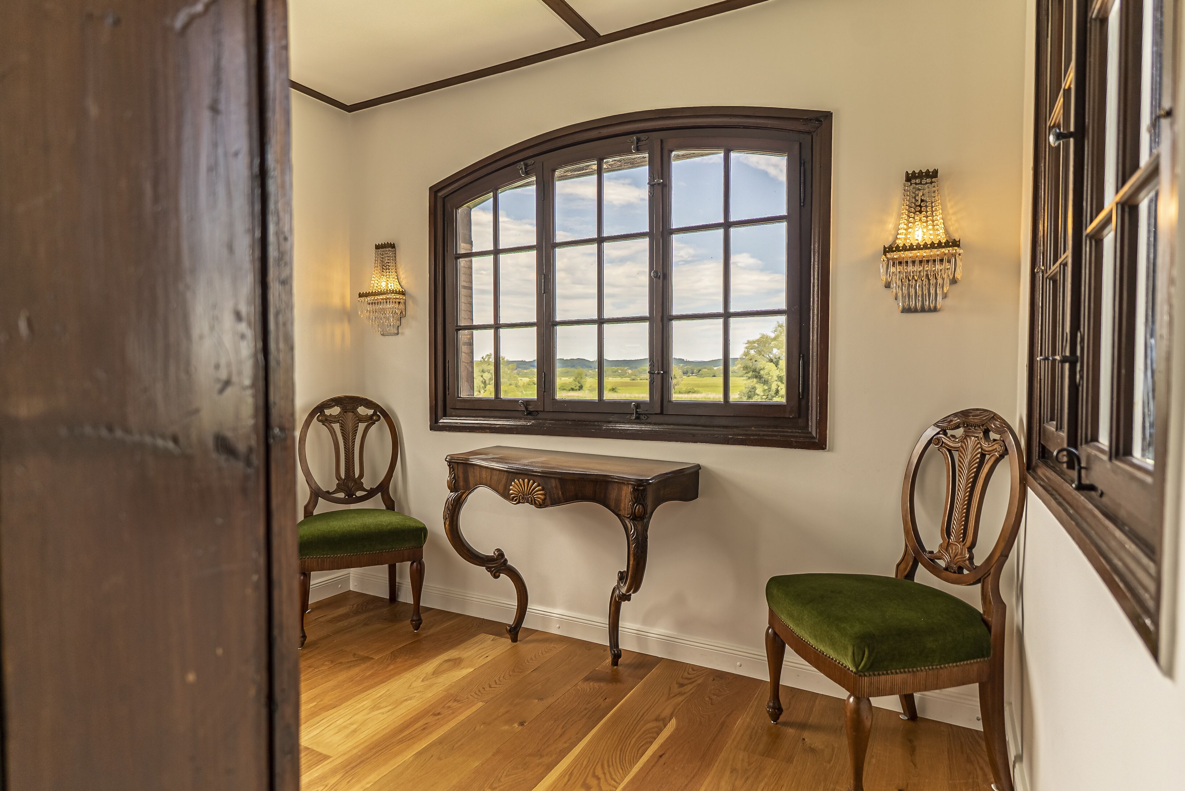 suite | 1 bedroom, hypo-allergenic bedding, individually decorated