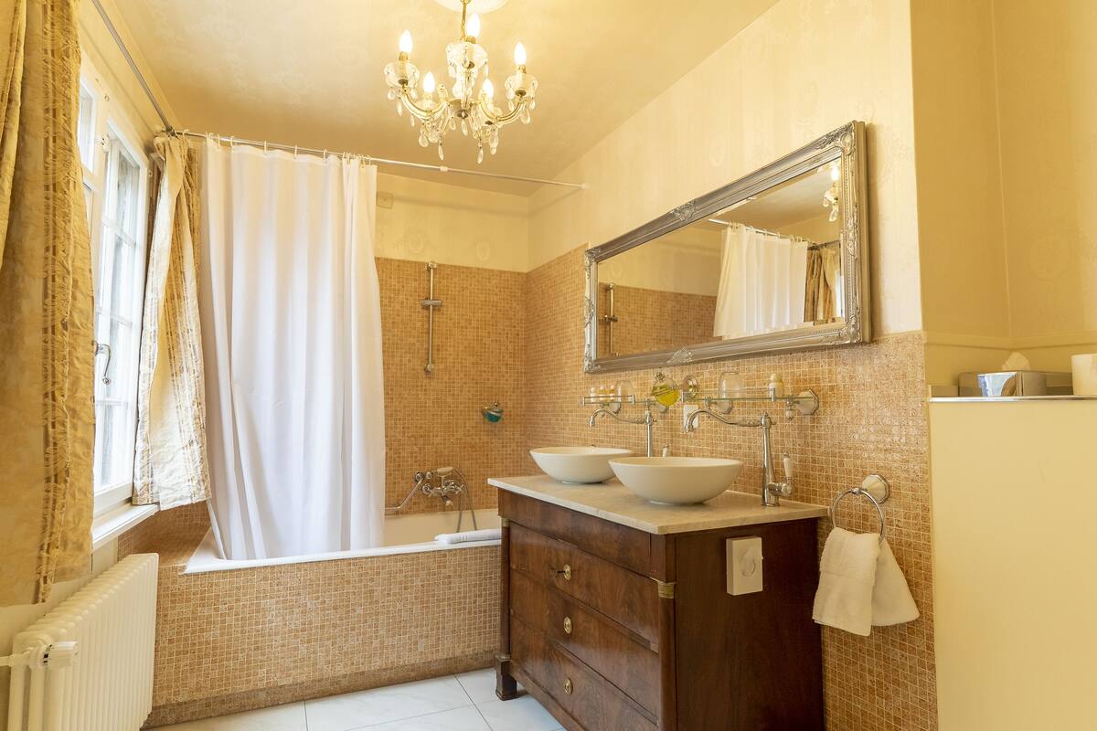 deluxe double room | 1 bedroom, hypo-allergenic bedding, individually decorated