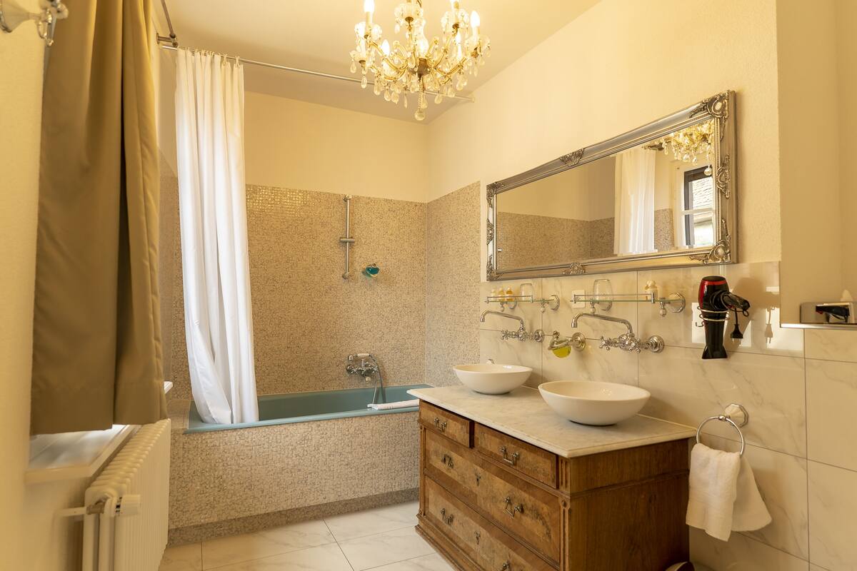deluxe double room | bathroom | free toiletries, hair dryer, towels, soap