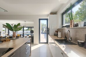 Fridge, microwave, oven, dishwasher - Villa Valdo (Loborika)