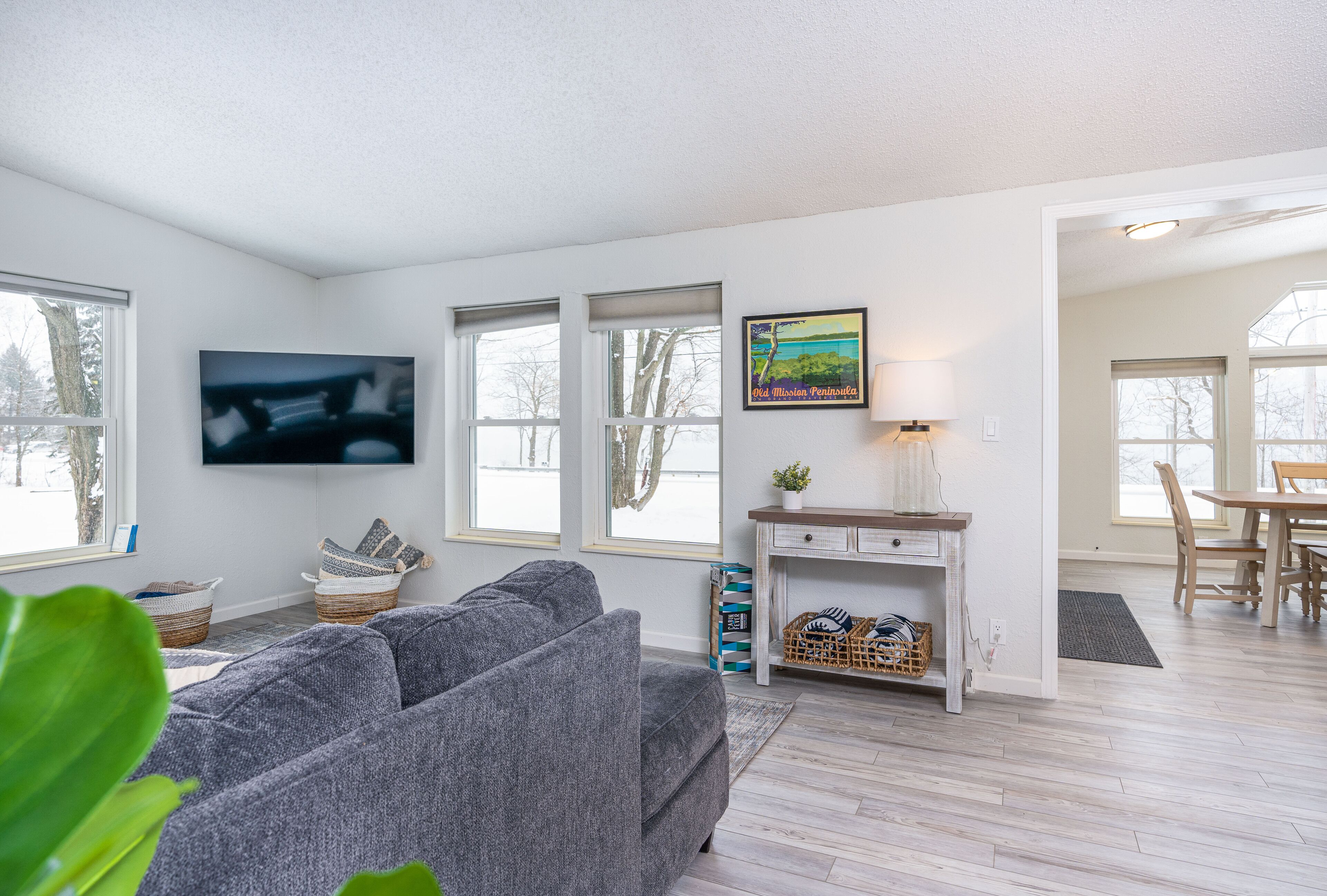 Spacious lake house north of TC. A/C. Dock, kayaks. Pet ok