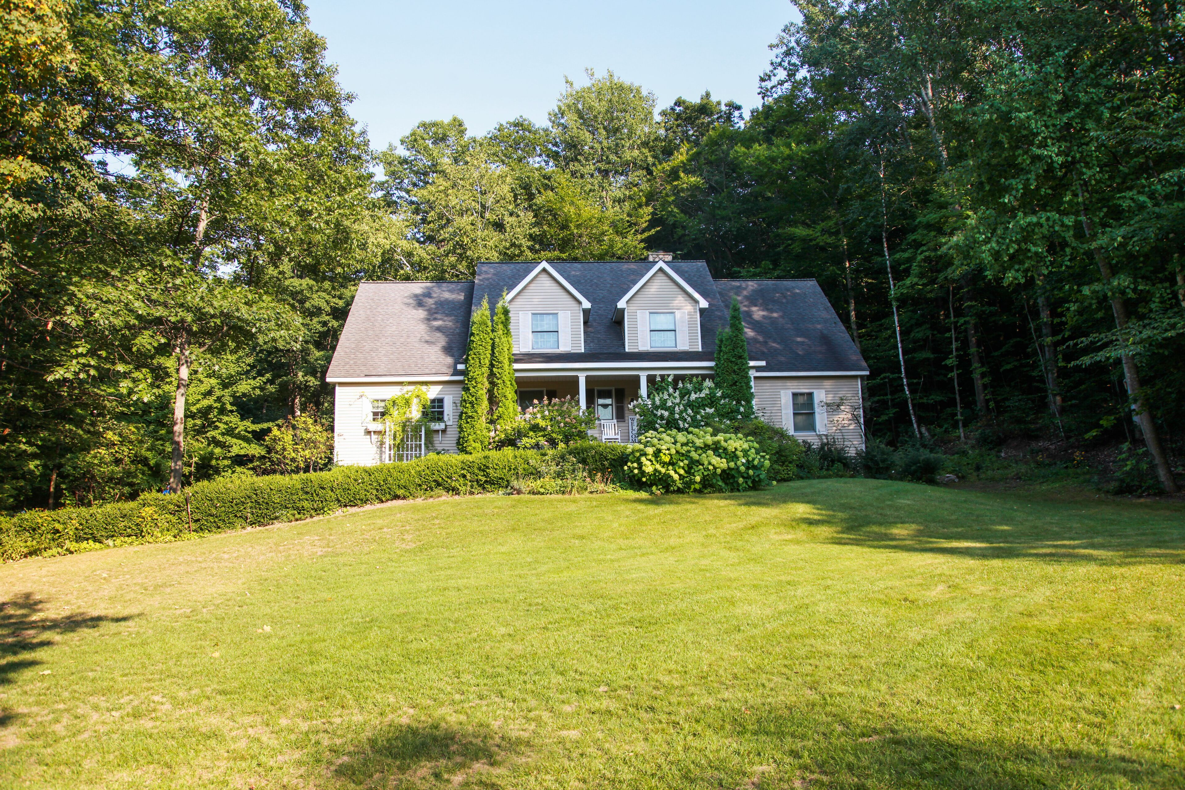 5 bedrm 5.5 ba home -wooded setting-Lake Leelanau-Air-Pet ok-Near Leland