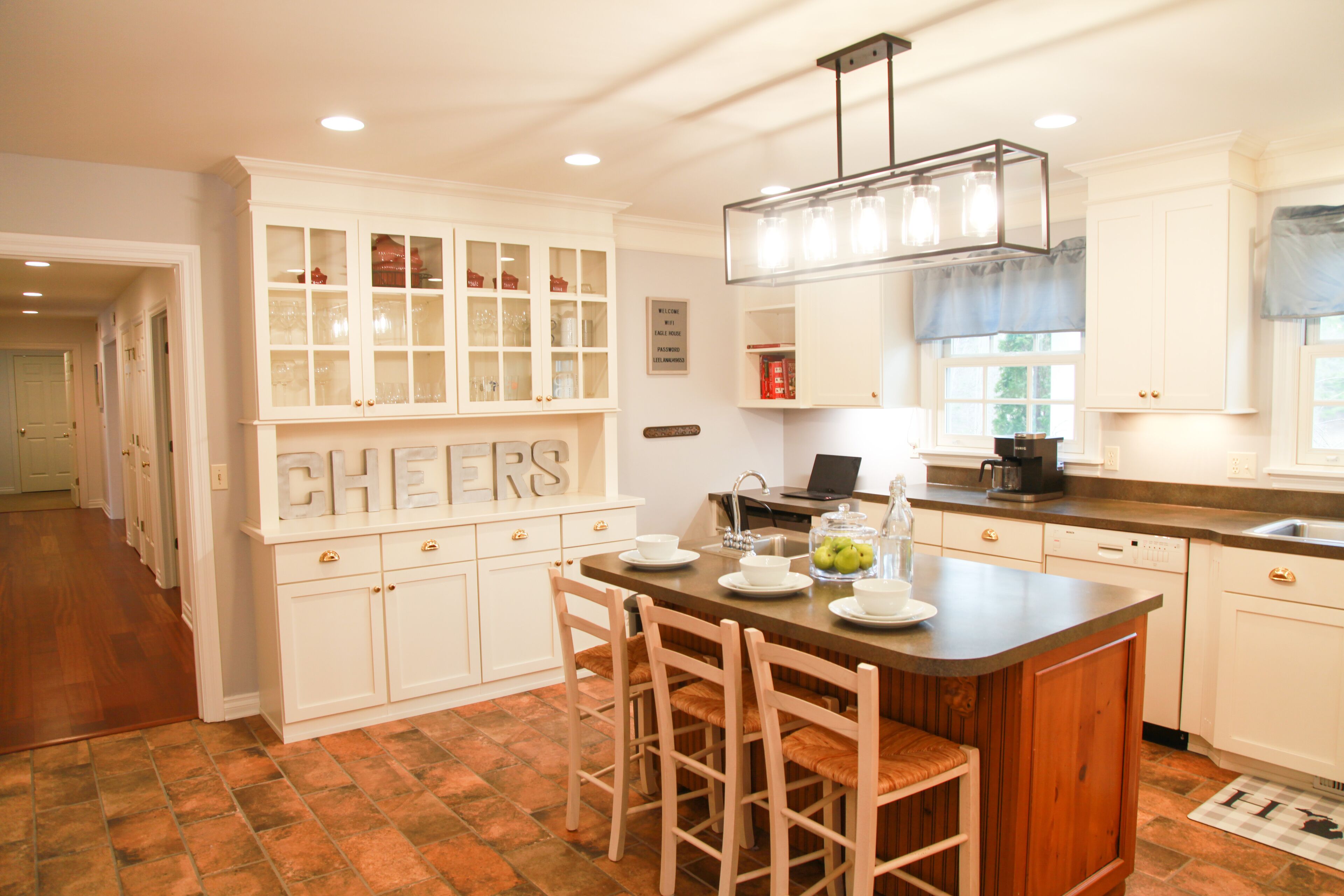 5 bedrm 5.5 ba home -wooded setting-Lake Leelanau-Air-Pet ok-Near Leland