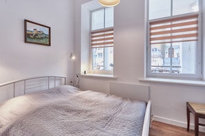 1 bedroom, bed sheets