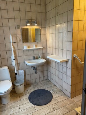 Luxury-Doppelzimmer | Badezimmer | Dusche, Handtücher