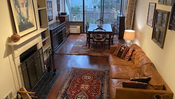 Smart TV, fireplace, books, offices