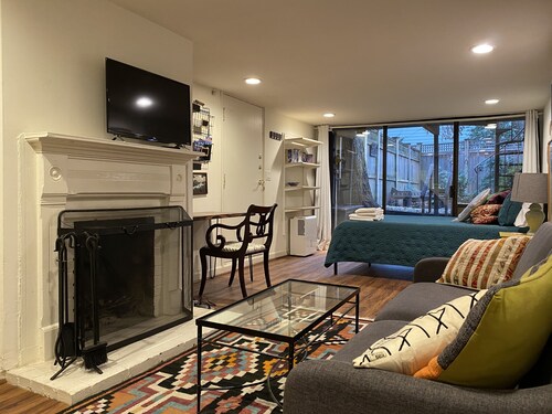 Quaint Georgetown Home, Walk Score 97, Wisconsin Shops & Dining, Back Yard