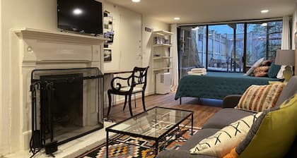 Quaint Georgetown Home, Walk Score 97, Wisconsin Shops & Dining, Back Yard