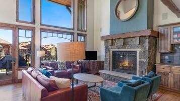 Smart TV, fireplace, DVD player, books