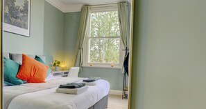 2 Schlafzimmer, Schreibtisch, Bügeleisen/Bügelbrett, kostenloses WLAN