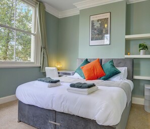 2 bedrooms, desk, iron/ironing board, free WiFi