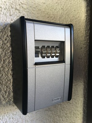 1 Schlafzimmer, Schreibtisch, Bügeleisen/Bügelbrett, Reisekinderbett