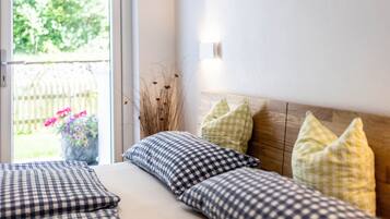 1 Schlafzimmer, Schreibtisch, Bügeleisen/Bügelbrett, Reisekinderbett