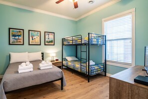 4 Schlafzimmer, Bügeleisen/Bügelbrett, kostenloses WLAN, Bettwäsche