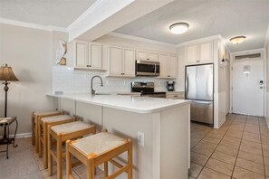 Fridge, microwave, stovetop, dishwasher