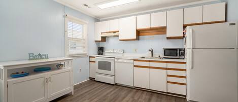 冰箱、微波炉、炉灶、洗碗机