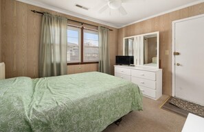 3 chambres, fer et planche à repasser