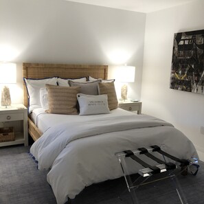 5 bedrooms, iron/ironing board, WiFi, bed sheets