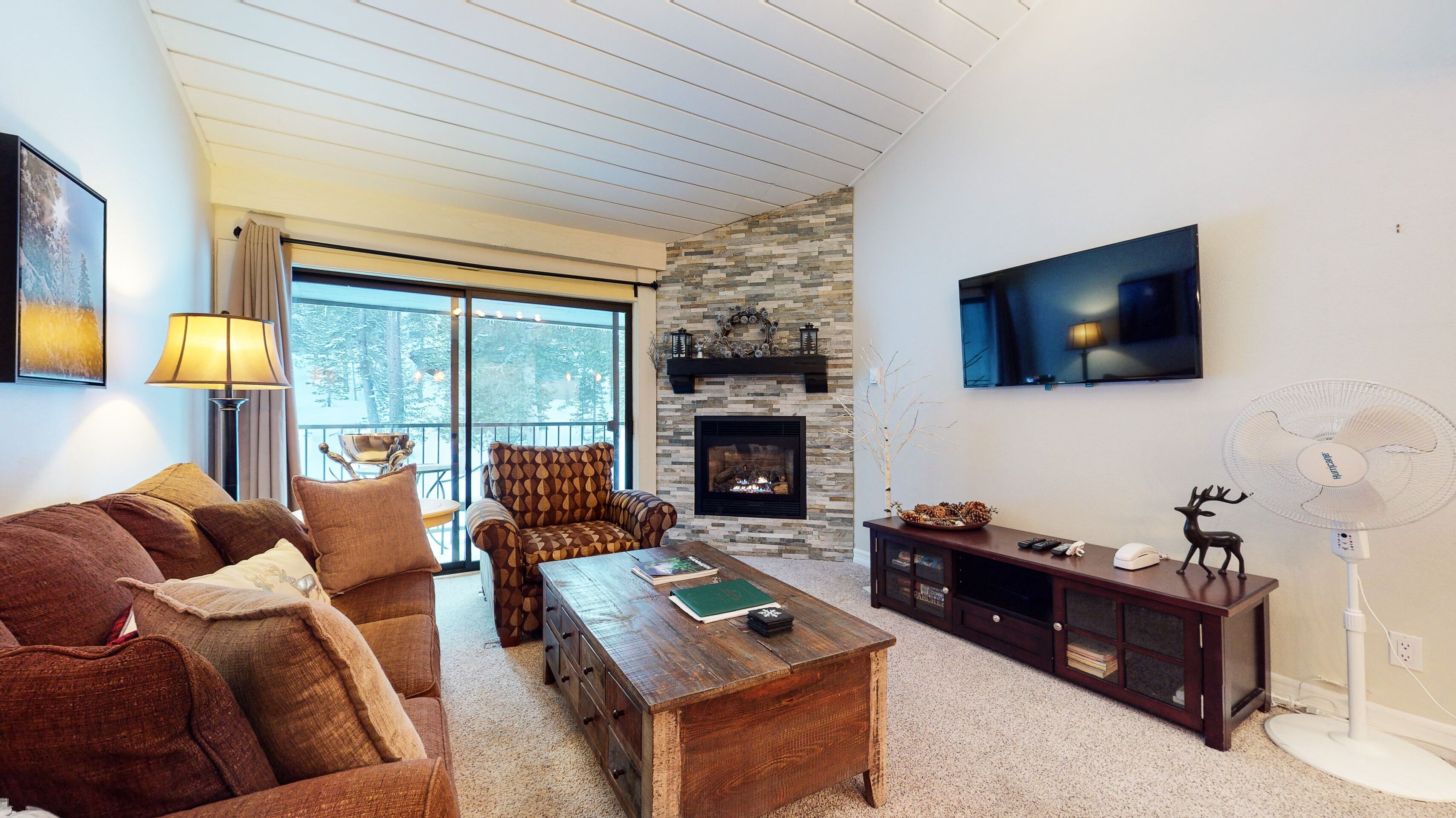 Near Mountain Bike Trails, Private Balcony. Great Summer Complex Amenities