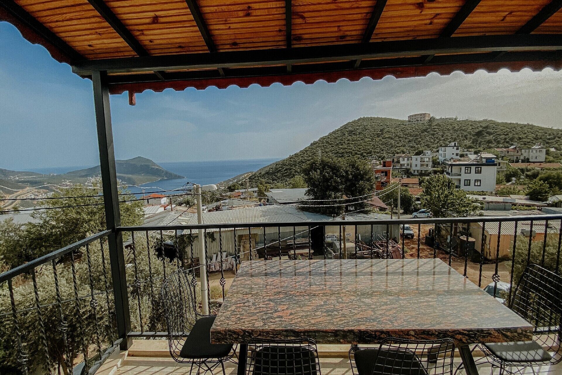 Deniz manzaralı. Merkeze 5 dakika mesafede !