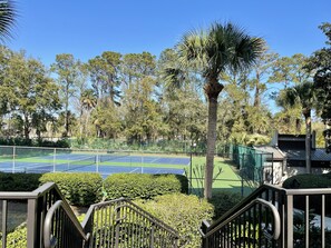 Sport court - RENOVATED VILLA NEAR COLIGNY BEACH WITH POOL & TENNIS HILTON HEAD (Hilton Head Island)