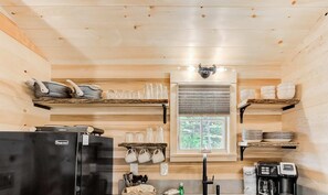 Fridge, microwave, dishwasher, coffee/tea maker - The Hickory Summary: (Sevierville)