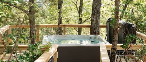 Outdoor spa tub