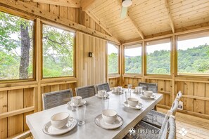 Dining - The Blackjack Oak (Sevierville)