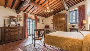 4 Schlafzimmer, Zimmersafe, Bügeleisen/Bügelbrett, kostenloses WLAN