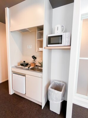 Fridge, microwave, stovetop, cookware/dishes/utensils