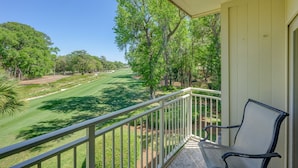 A balcony with a view of a golf course. - 525 Plantation Club: Stylish Villa, 2 Bedrooms, Sleeps 6, Free Bikes, Pool (Hilton Head Island)