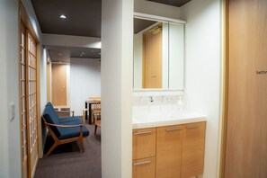Interior - Three Bedroom Suite - Three Bedroom Suite / Osaka Ōsaka (Osaka)