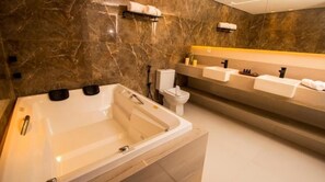 Deluxe Twin Room | Bathroom | Soap, shampoo, toilet paper - Paraíso beach hotel (Aquiraz)