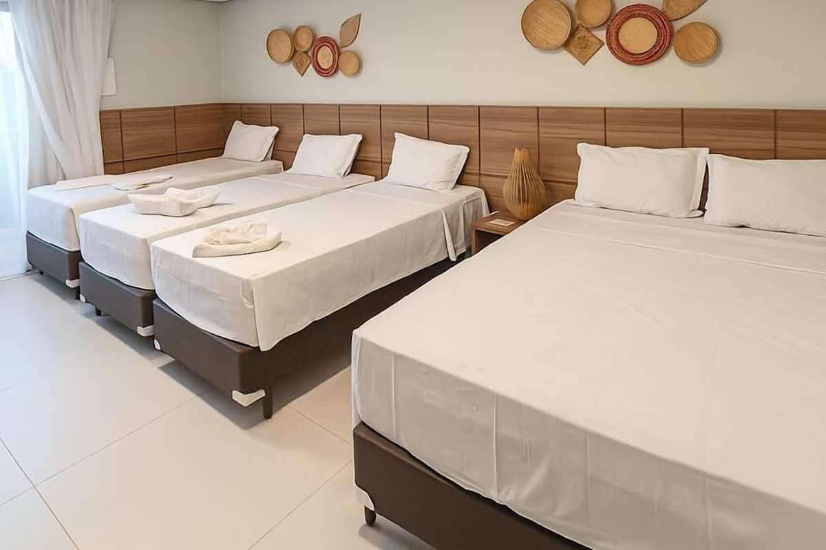 ห้องแฟมิลี่สำหรับสี่ท่าน | มินิบาร์, ตู้นิรภัยในห้องพัก, โต๊ะทำงาน, ผ้าม่านกันแสง