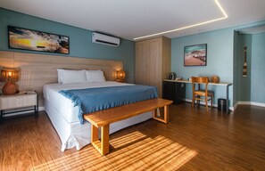 Minibar, in-room safe, individually decorated, desk - Paraíso beach hotel (Aquiraz)