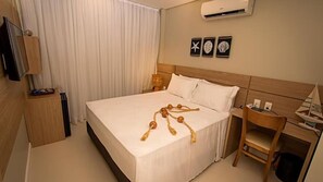 ห้องซูพีเรียทวิน | มินิบาร์, ตู้นิรภัยในห้องพัก, ห้องพักตกแต่งอย่างมีเอกลักษณ์, โต๊ะทำงาน