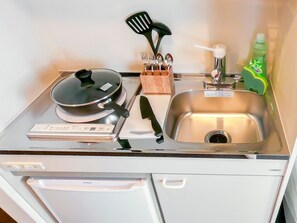 Fridge, microwave, stovetop, cookware/dishes/utensils