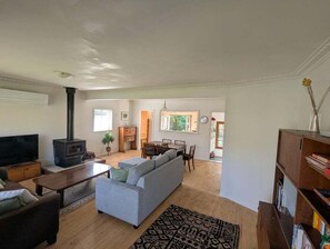 TV, fireplace, streaming services