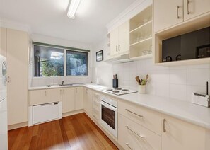 Réfrigérateur, micro-ondes, four, grille-pain