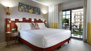 Literie de qualité supérieure, matelas mémoire de forme, minibar