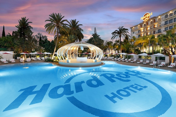 Indoor pool, 2 outdoor pools, pool umbrellas, pool loungers