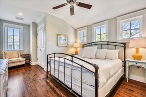4 habitaciones, tabla de planchar con plancha, wifi y ropa de cama