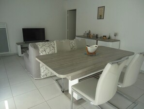 Dining - New t2 apartment in residence in puget sur argens (Puget-sur-Argens)