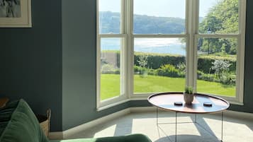 Cottage | Living room | 30-inch TV with digital channels