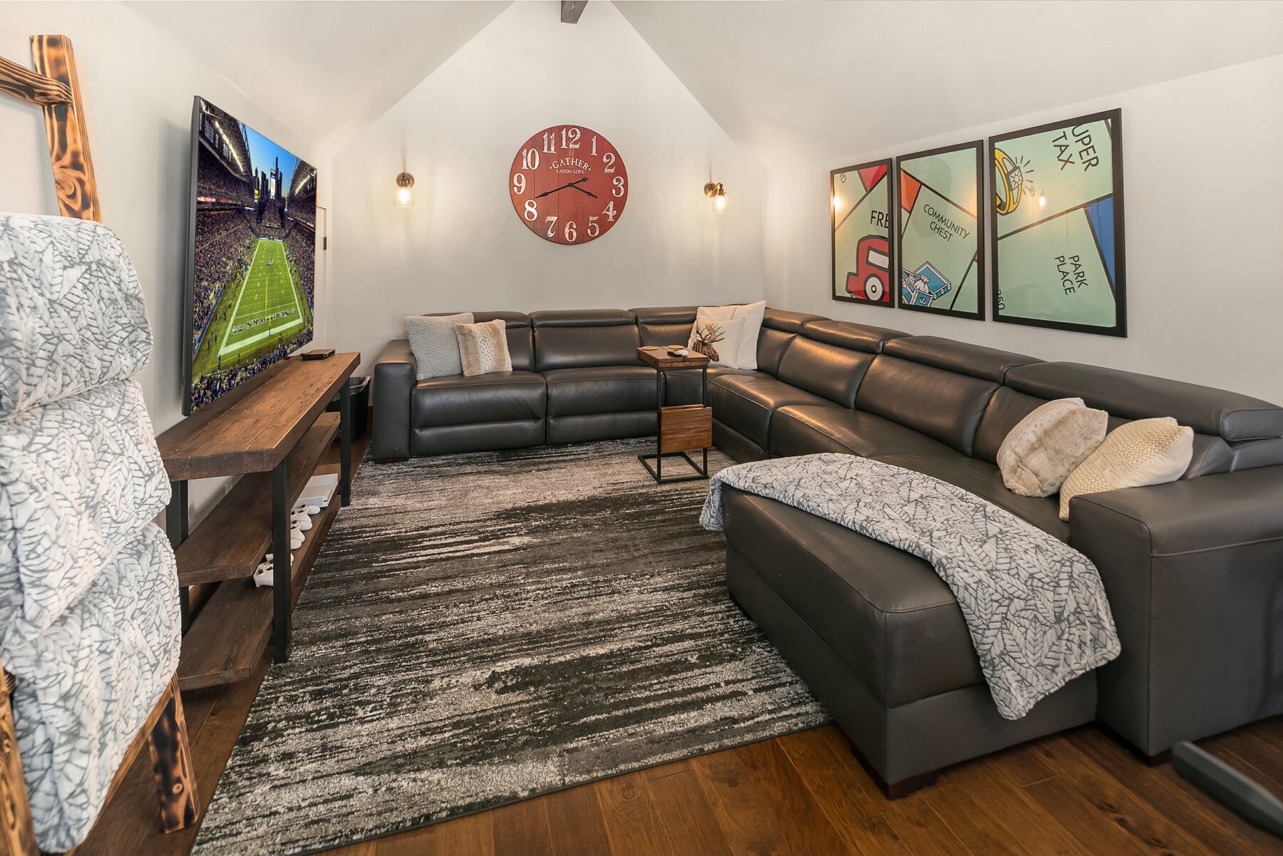 Private Indoor Pool! The Northwest's most unique vacation experience!!