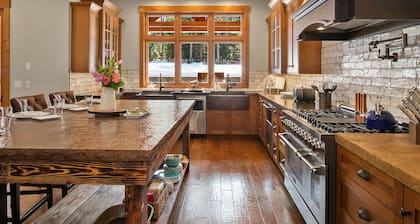 Private Indoor Pool! The Northwest's most unique vacation experience!!