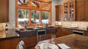 KylskÄp, mikrovÄgsugn, ugn och spishÀll