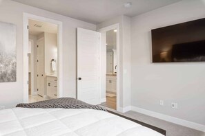2 bedrooms, desk, iron/ironing board, Internet